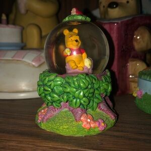 Disney Winnie the Pooh Snow Globe